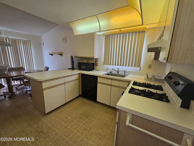 Building Photo - 4 Cordoba Ct