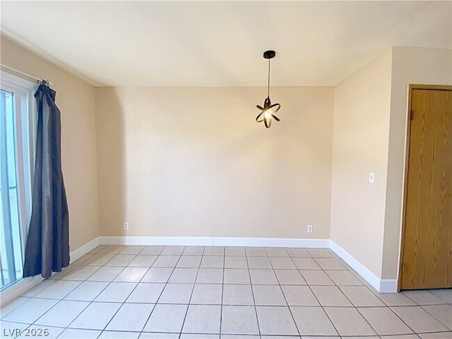 Building Photo - 894 Rhinegold Way