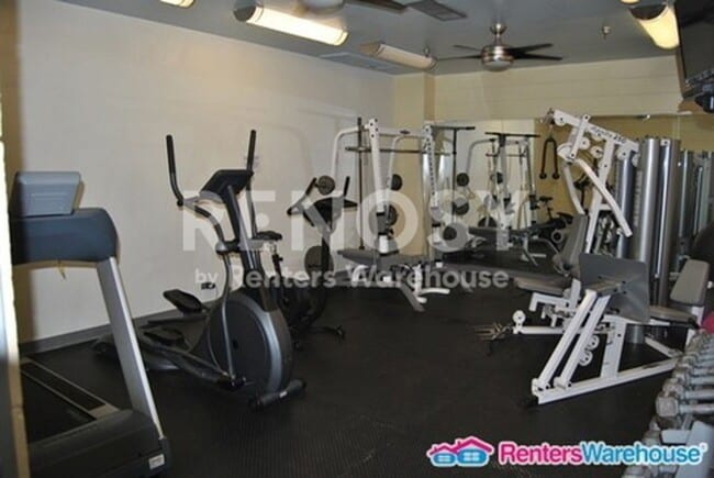 Building Photo - Beautiful 1 Bed 1 Bath in Capitol Hill (Water/sewer and Trash Utilities Included!)