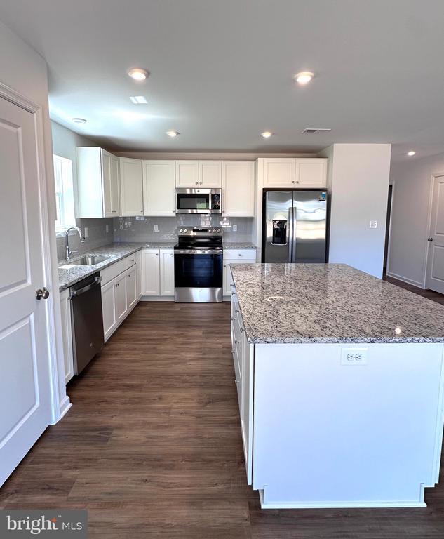 Building Photo - 151 Capulet Ct
