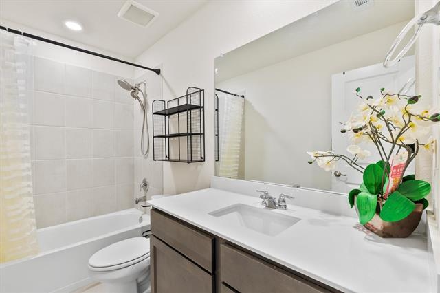 Building Photo - 1109 Blossom Ct Dr