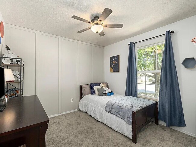 Building Photo - 3 Bed 2 Bath 2 Car Garage Available Now!!!