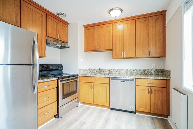 Building Photo - 131 SE 22nd Ave