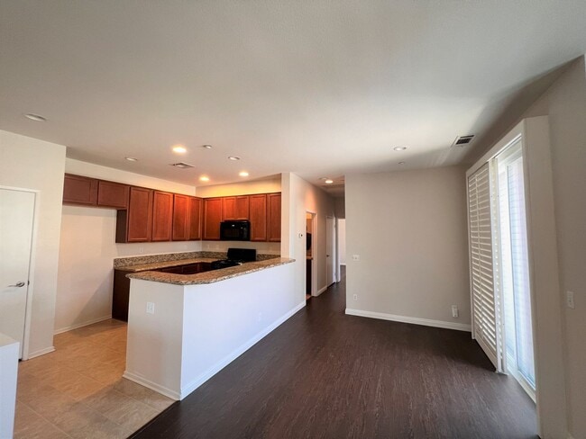 Building Photo - Beautiful 2 Bedrooms, 2 Baths Condominium with Attached Garage in Rancho Cucamonga.
