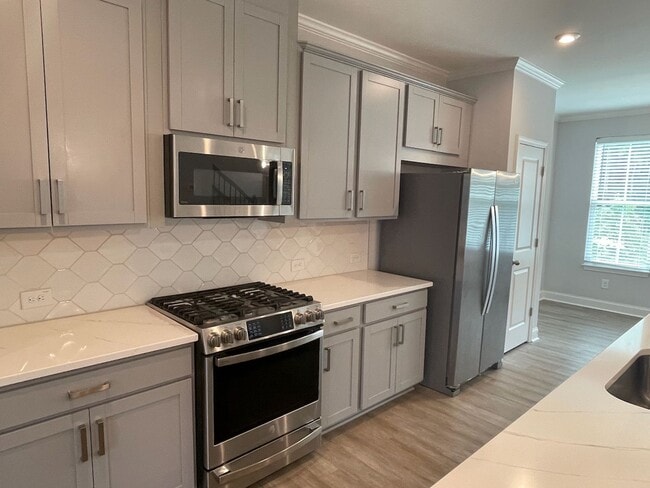Building Photo - Amenities and Location Make this 3-Level Townhouse Amazing