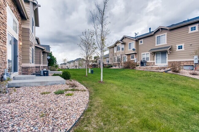 Building Photo - Gorgeous 5 Bed/4 Bath Townhome with Fully Finished Custom Basement! Cherry Creek Schools!