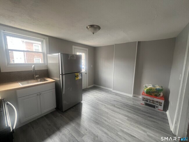 Building Photo - 110 Asylum St