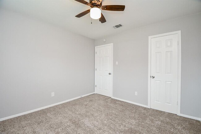 Building Photo - 12314 Plumpoint Dr