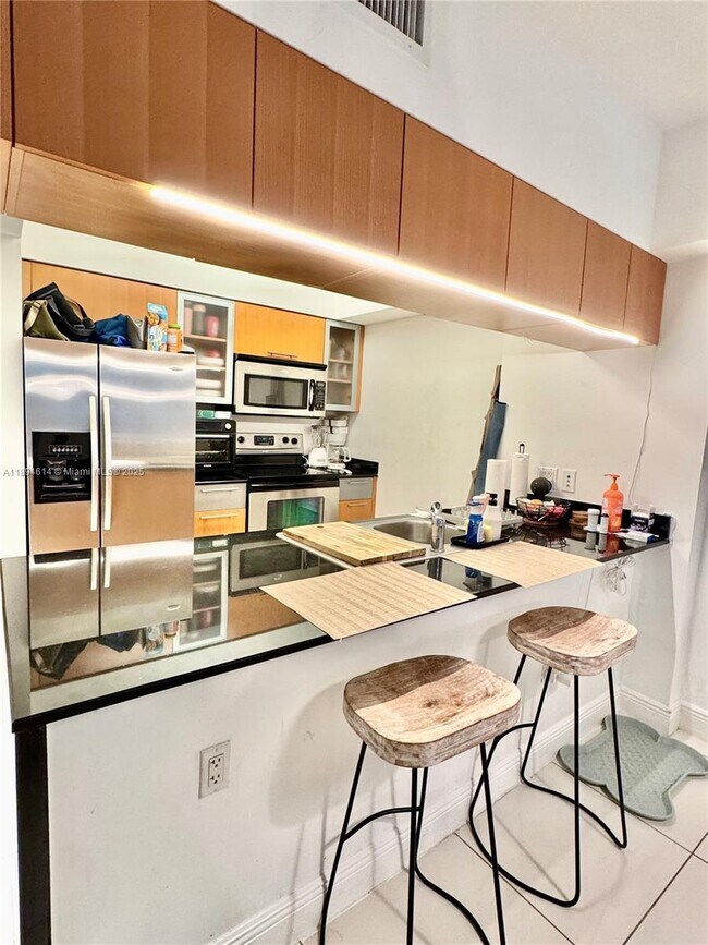 Building Photo - 1750 N Bayshore Dr