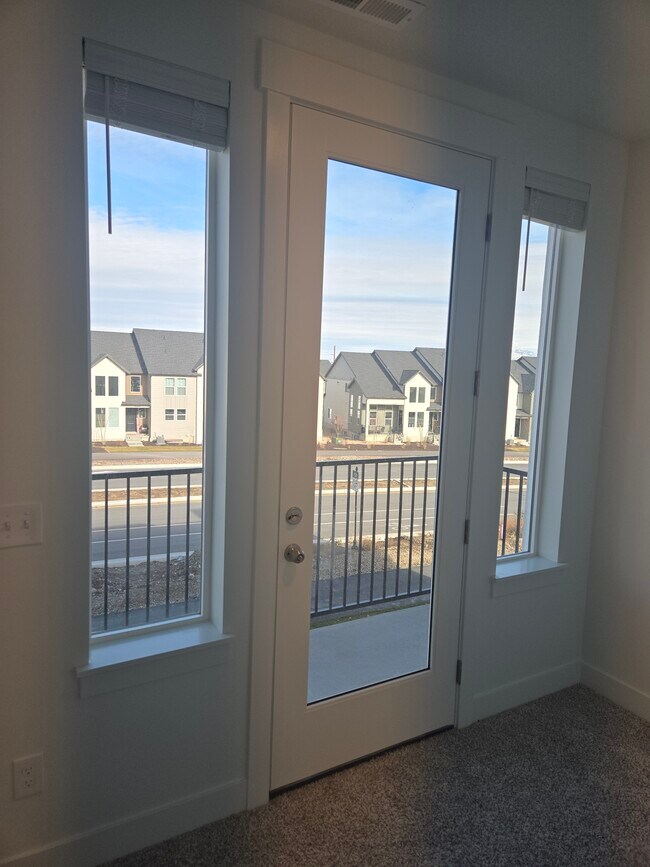 Building Photo - 6512 Skyline Lp Ln