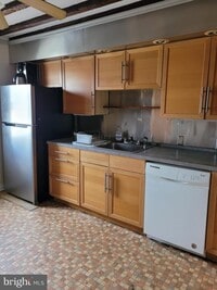 Building Photo - 308 Ash St