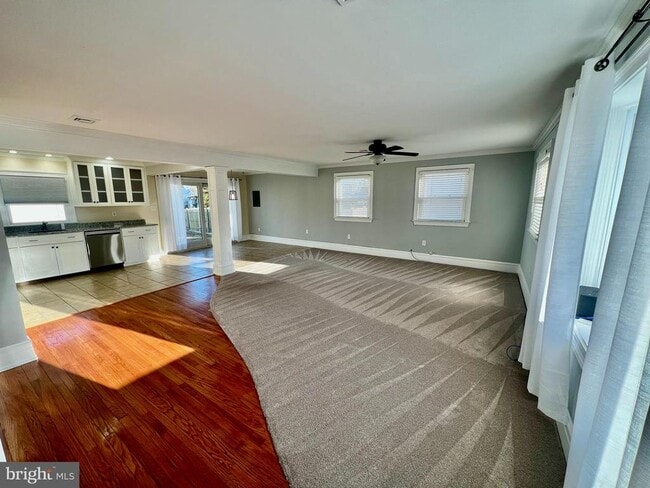 Building Photo - 16 Schoolhouse Dr