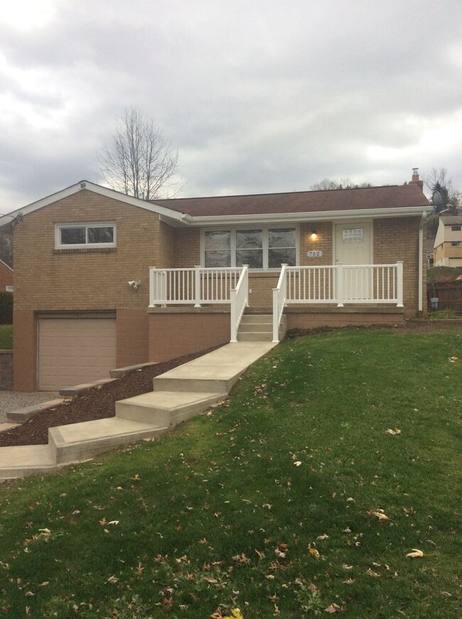 Building Photo - Single Family home in Plum