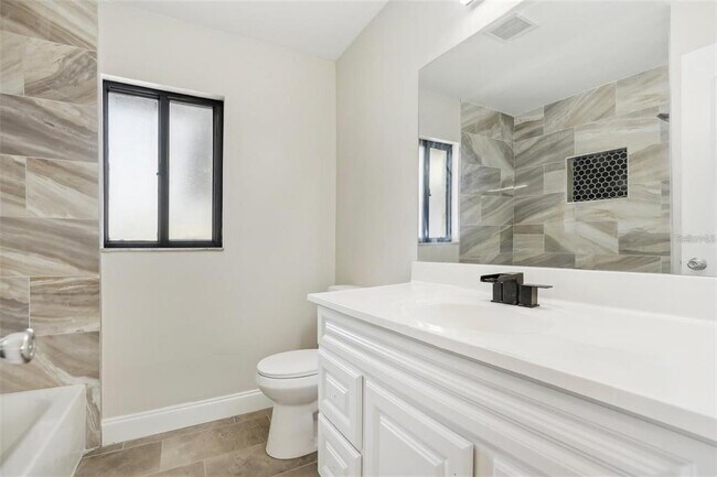 Building Photo - 1052 Manchester Cir