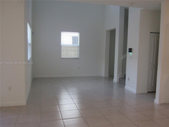 Building Photo - 1414 SE 26th Ter