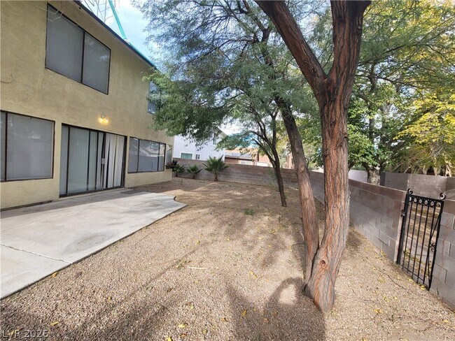 Building Photo - 4760 Woodridge Rd