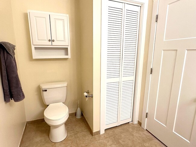 Building Photo - 460 Fox Ln