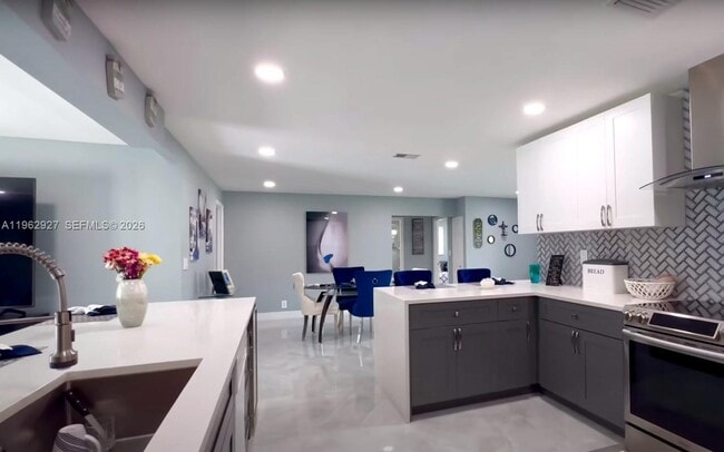 Building Photo - 8275 Shadow Wood Blvd