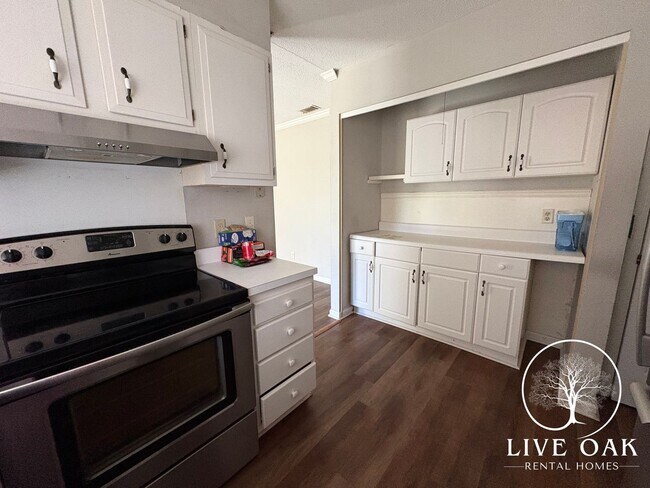 Building Photo - 714 Hemingway Dr