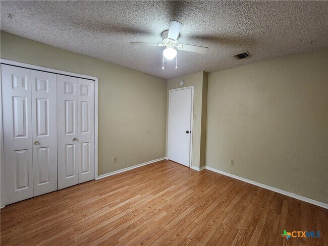 Building Photo - 317 Briarwood Dr