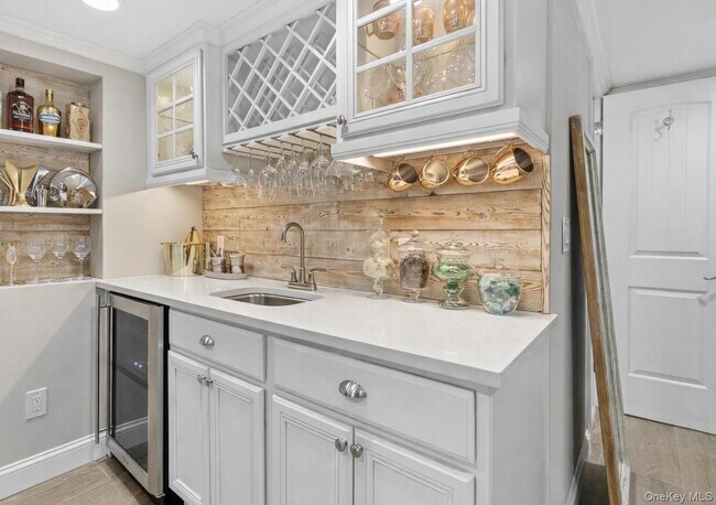 Building Photo - 3013 Mitchell Rd