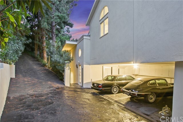 Building Photo - 1440 Sunset Plaza Dr