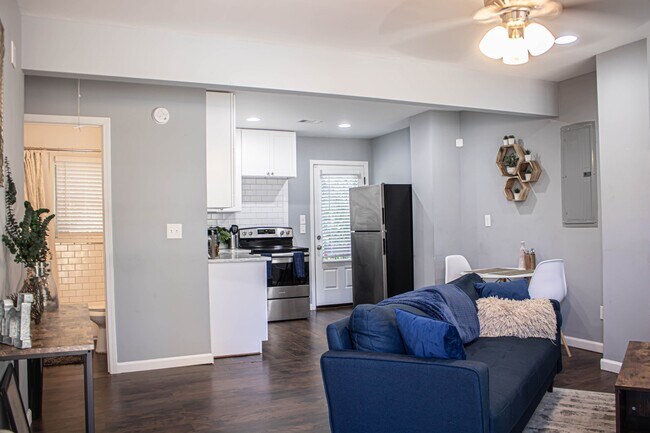 Building Photo - 444 Sunset Ave NW