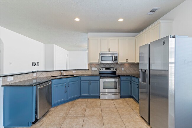 Building Photo - 23307 W Pine Ivy Ln