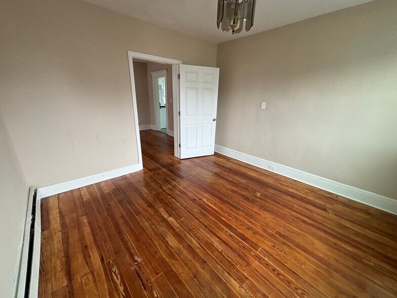 Building Photo - 182 Sheridan St