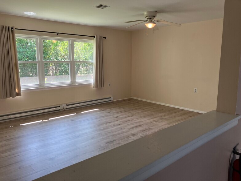 Building Photo - 335A Canterbury Ct