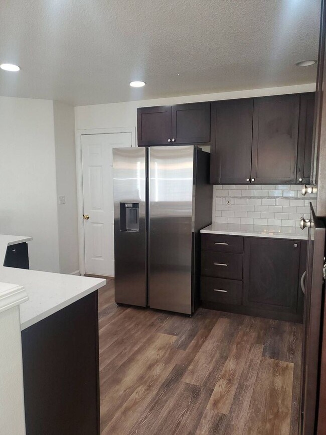 Building Photo - Great Single Family Home In Central Hillsb...