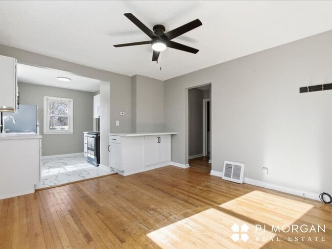 Building Photo - 830 S 49th Ave