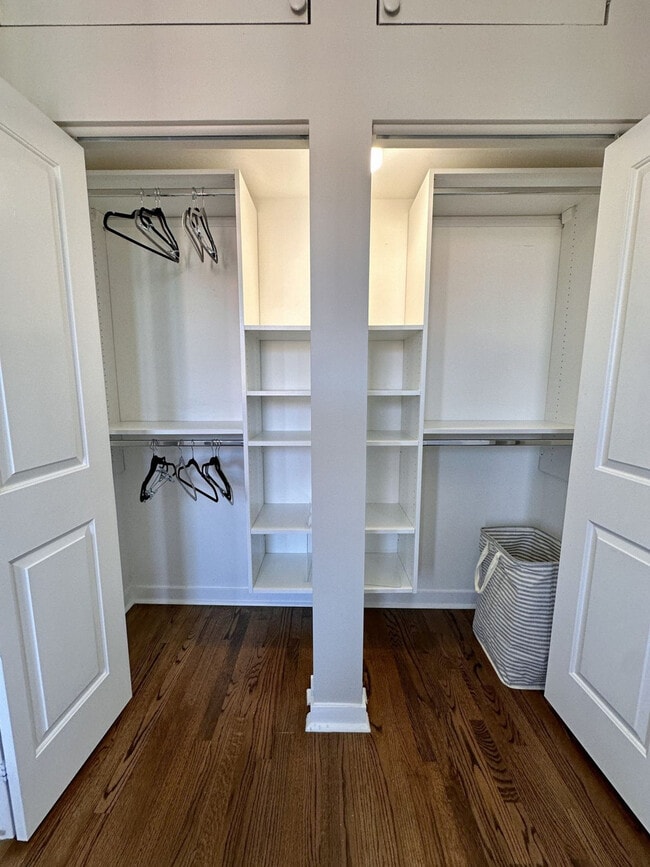 Building Photo - 736 N Throop St