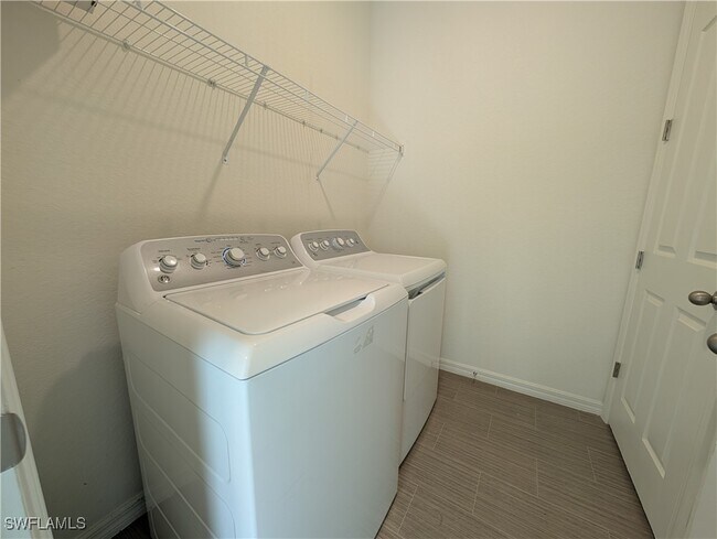 Building Photo - 4208 NE 15th Pl