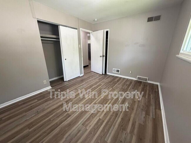 Building Photo - 1654 Mowbry Ln