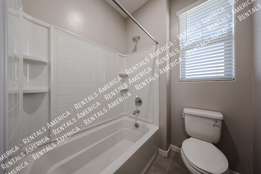 Building Photo - 1026 E Weatherby Way