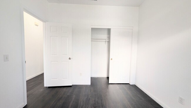 Building Photo - Very cute Single Story Single Family in Elk Grove