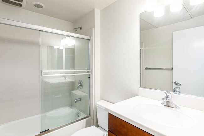 Building Photo - Beautiful Emeryville Townhouse!