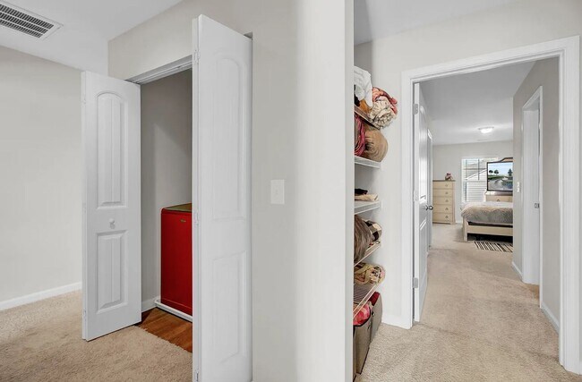Building Photo - 3 Bedroom 2.5 Bath Townhouse in Lakeview Commons - Goose Creek