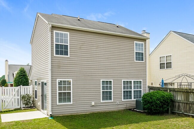 Building Photo - 8145 Wesley Farm Dr