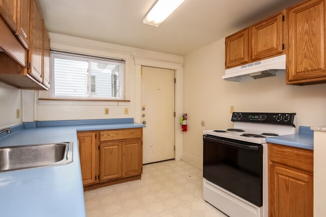 Building Photo - 1344 Wilmot Ct