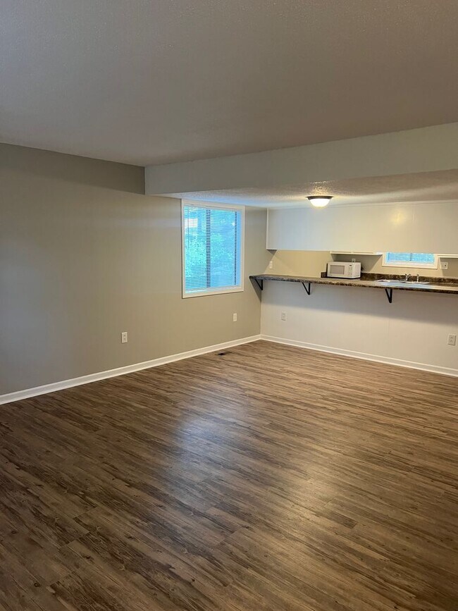 Building Photo - 2 Bedroom/1.5 Bathroom Townhome in Clemson, SC!