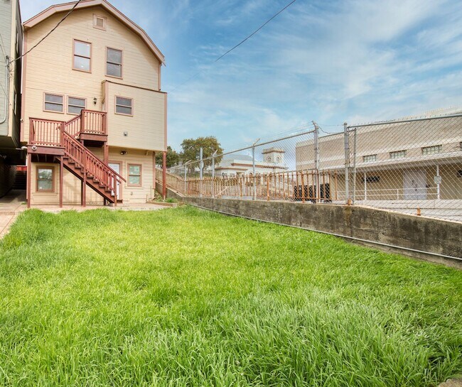 Building Photo - Jyoty