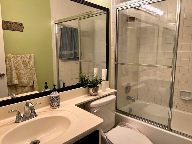 Building Photo - 6787 Via Regina