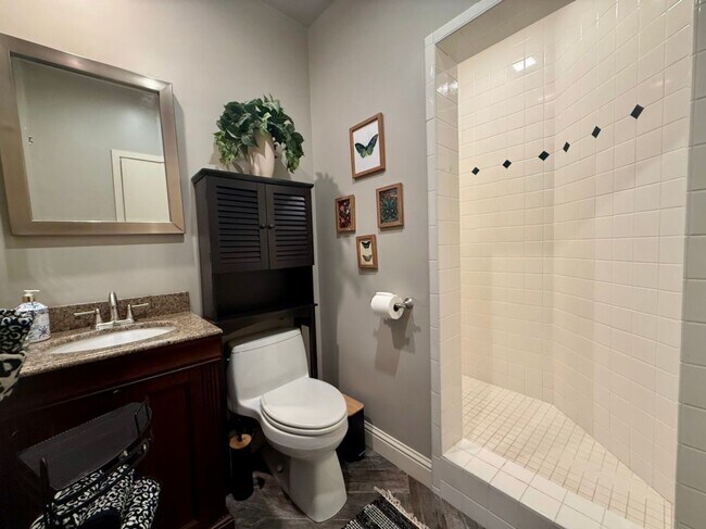 Building Photo - Hidden Gem – Remodeled 1 Bedroom in Monterey