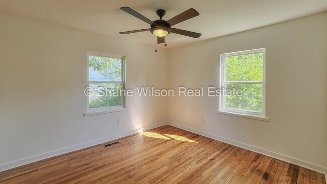 Building Photo - 3 BR / 1 BA East Ridge home for lease!