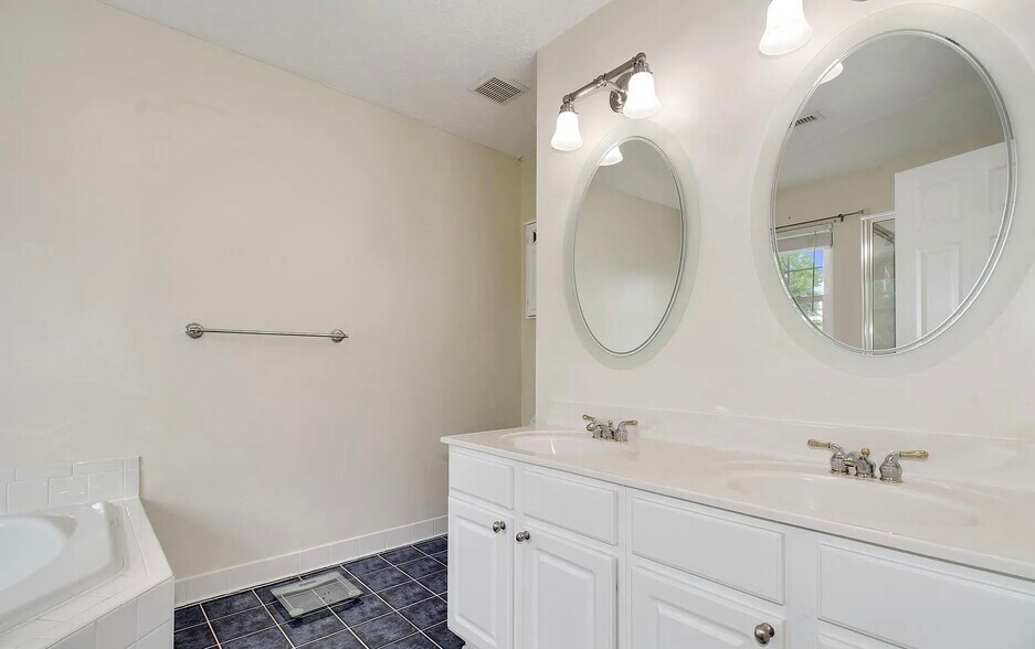 Building Photo - 254 Seneca Ter