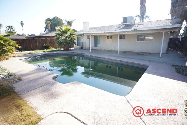 Building Photo - Beautiful Southwest Home with Pool!