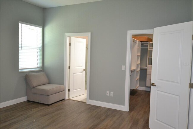 Building Photo - 281 Diogenes St
