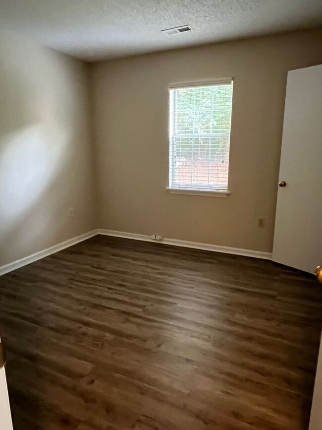 Building Photo - Wonderful 3 Bedroom Ranch in Huntersville